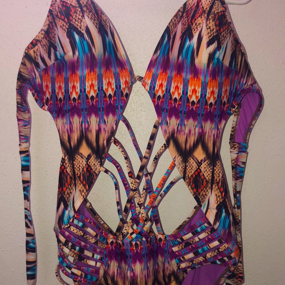 NWOT Kenneth Cole Strappy Swimsuit